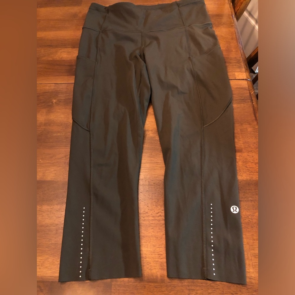 Lululemon leggings olive green color euc sz xs